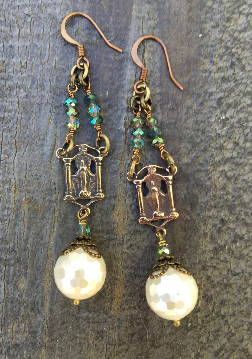 Faceted Shell Pearl Earrings
